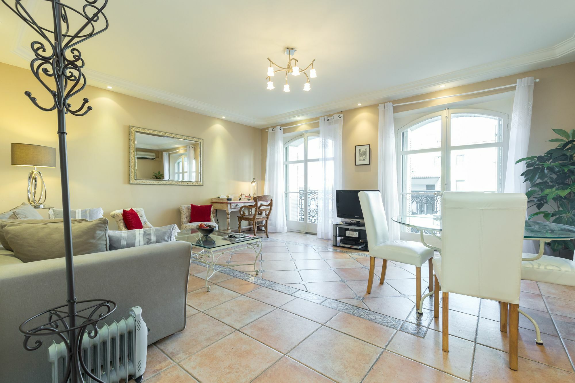 Lovely 2 Bed 2 Bath Apartment In Cannes On Rue Antibea Easy Walk To The Palais 224 Exterior foto
